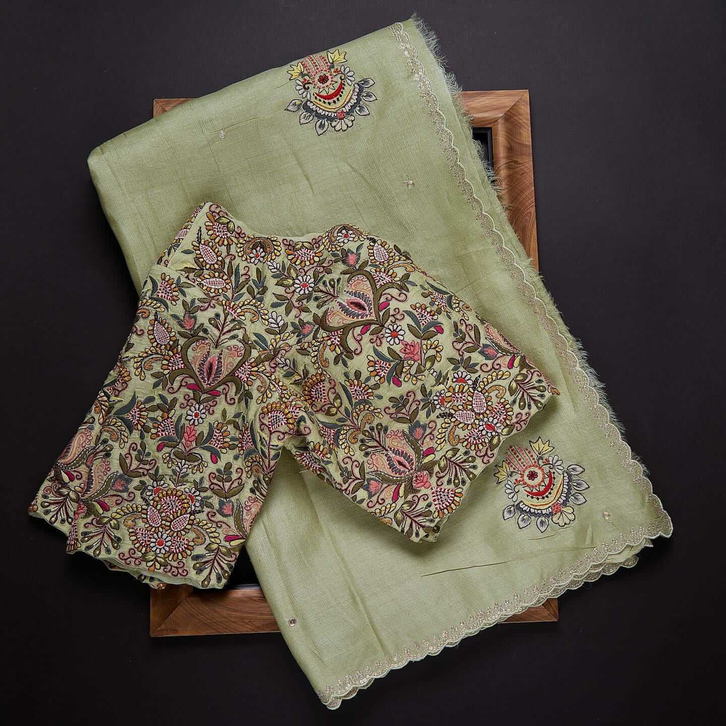 Green Saree in Organza With Resham and Embroidery Work Clothsvilla