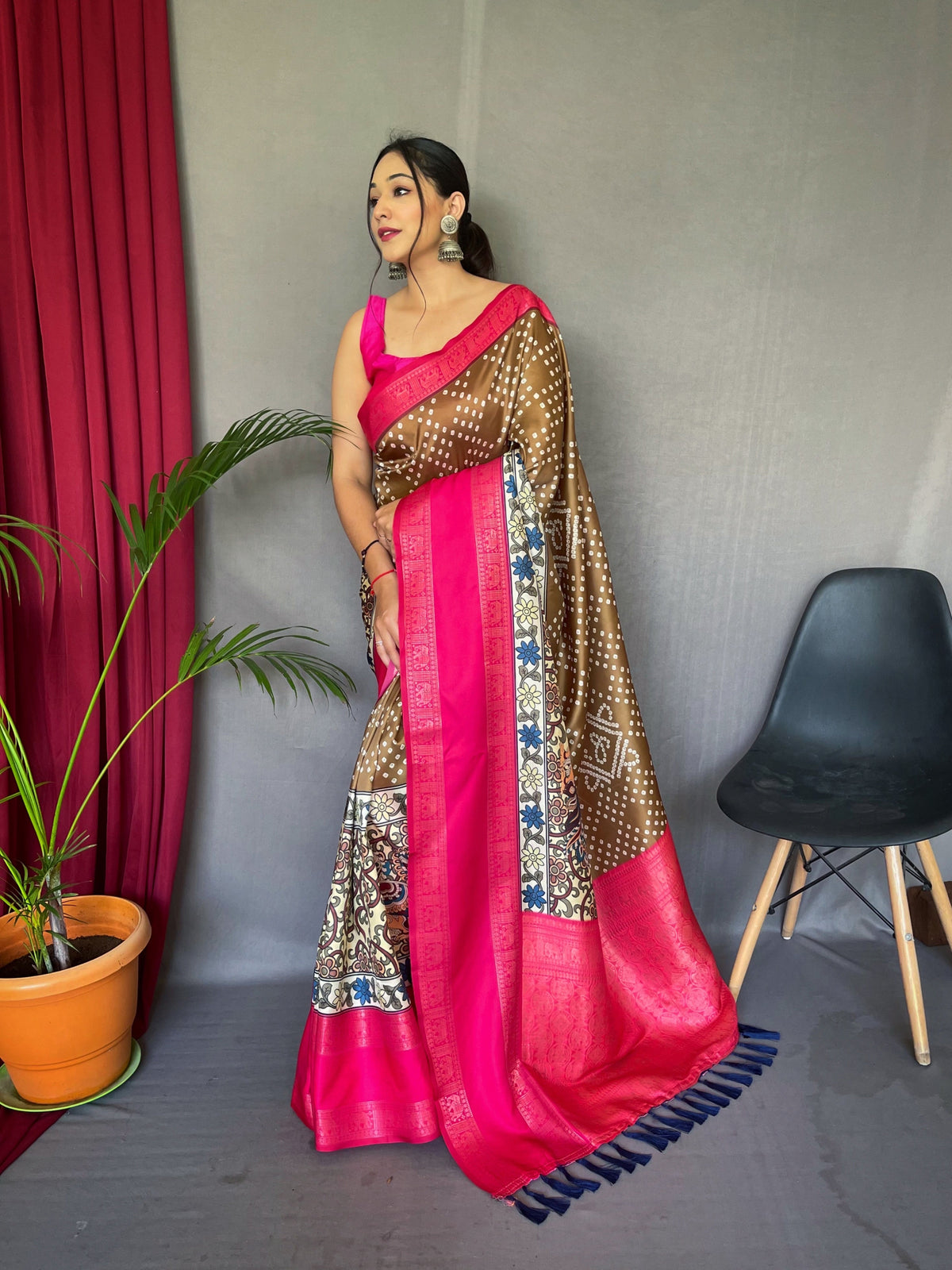 Gala Bandhej Kalamkari Printed Woven Saree Muddy Clothsvilla Main image