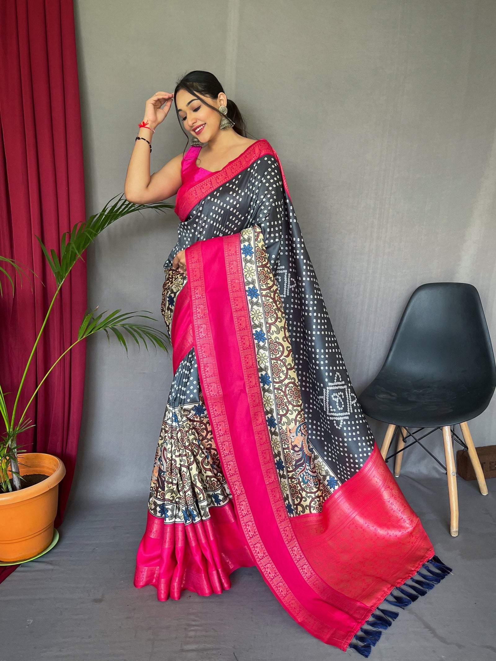 Gala Bandhej Kalamkari Printed Woven Saree Dark Grey Clothsvilla