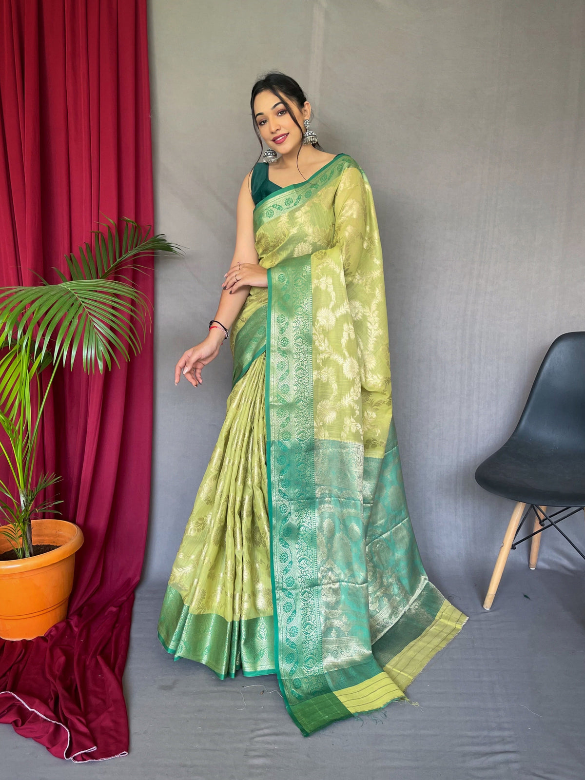 Rashi Linen Jaal Contrast Woven Saree Light Green with Green Clothsvilla Main image