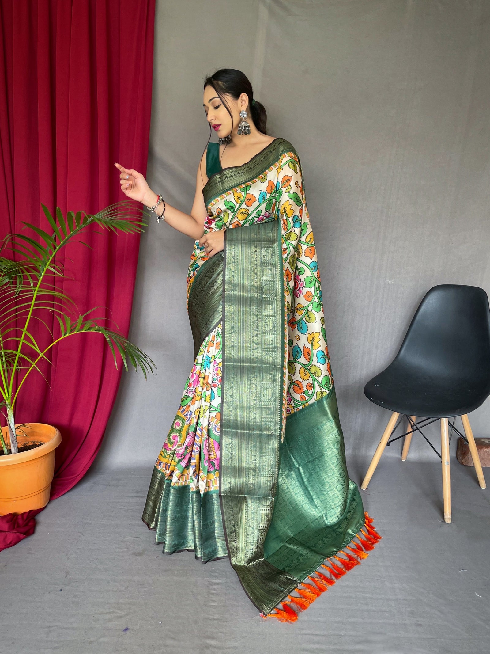 Kalamkari Gala Printed Woven Saree Off-White Green Clothsvilla