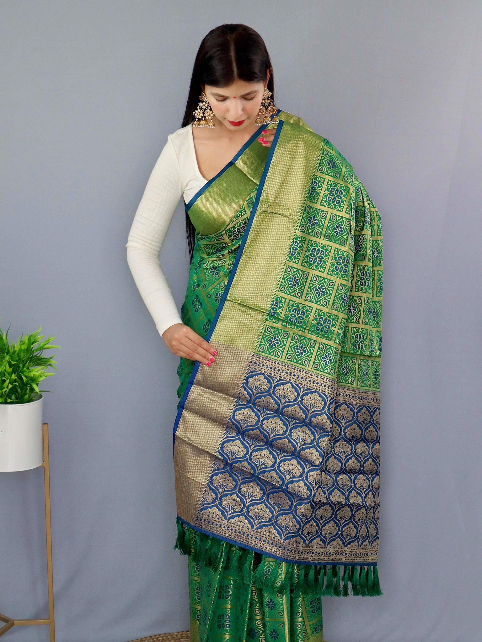 WoodenTant Handloom Cotton Silk Saree In Royal Blue And Green with Temple  Border and Pure Zari Buti Work