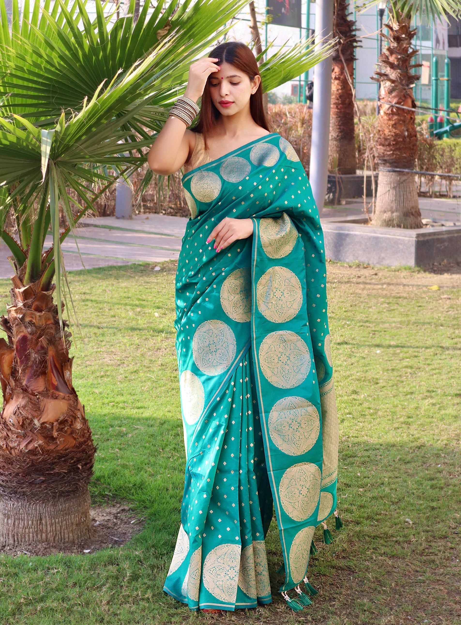 Rajkumarika Soft Silk Annam Woven Saree Rama Green Clothsvilla Main image