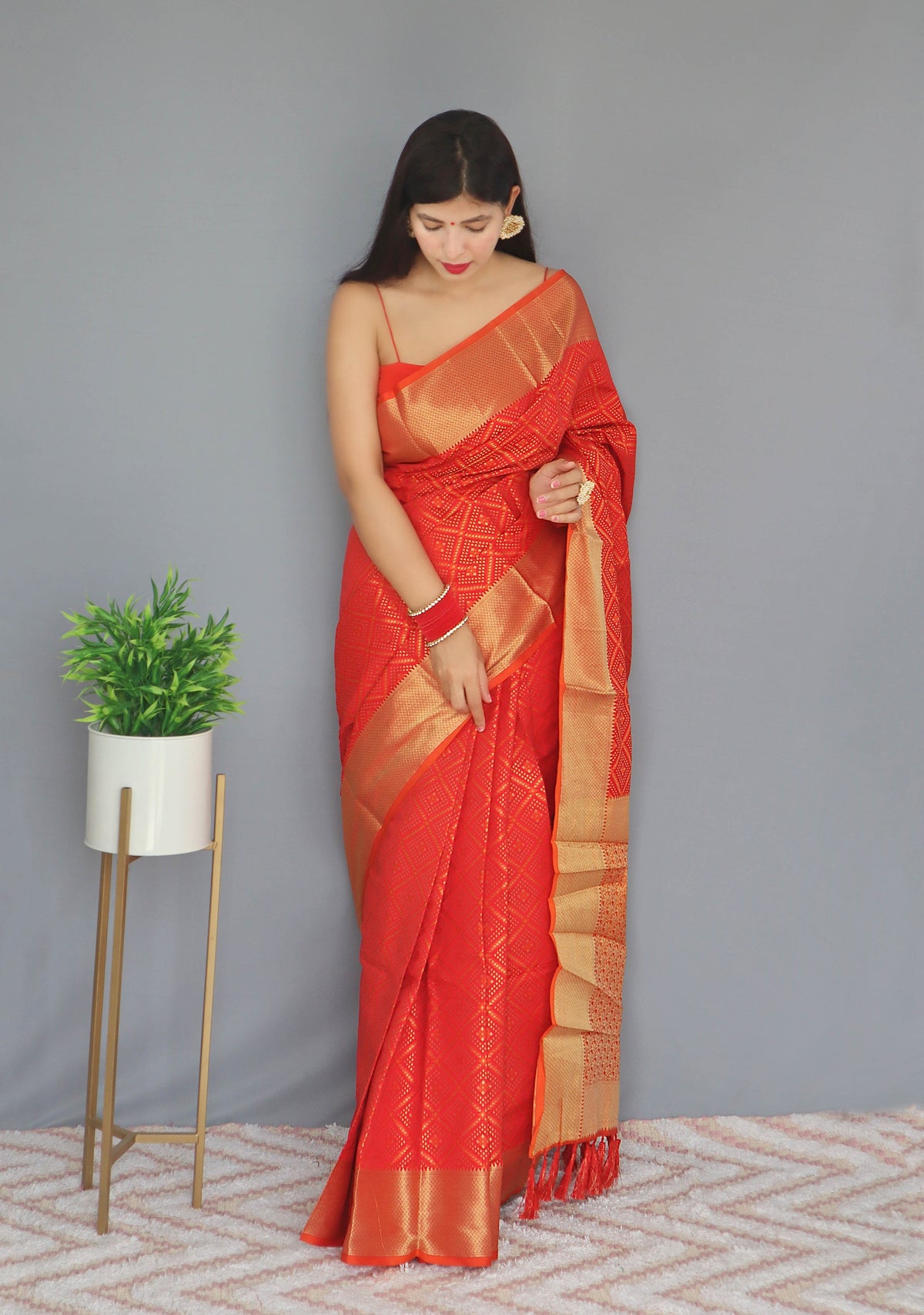 Bandhej Patola Woven Red Clothsvilla Main image