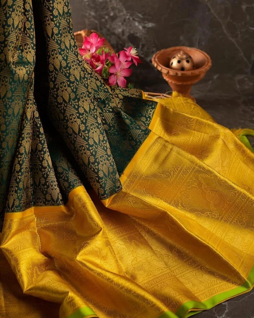 Tempting Green Soft Banarasi Silk Saree With Luxuriant Blouse Piece KP Main image