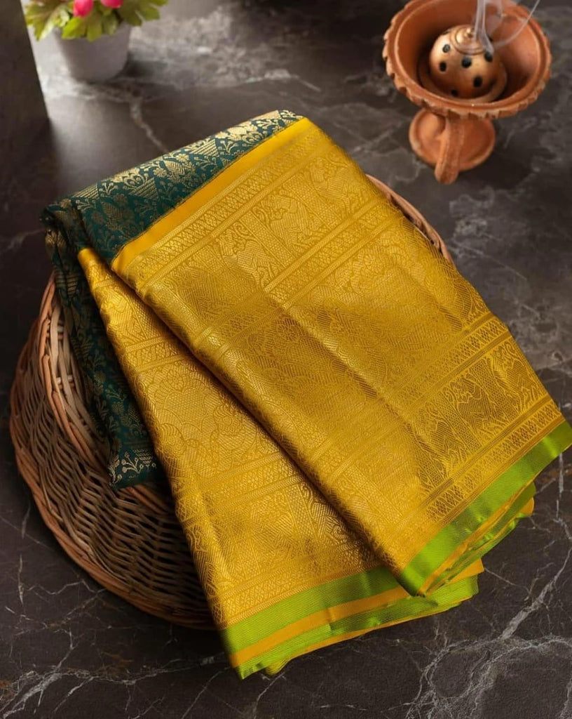 Tempting Green Soft Banarasi Silk Saree With Luxuriant Blouse Piece KP