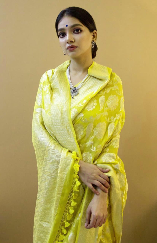 Unique Yellow Soft Silk Saree With Tempting Blouse Piece KP