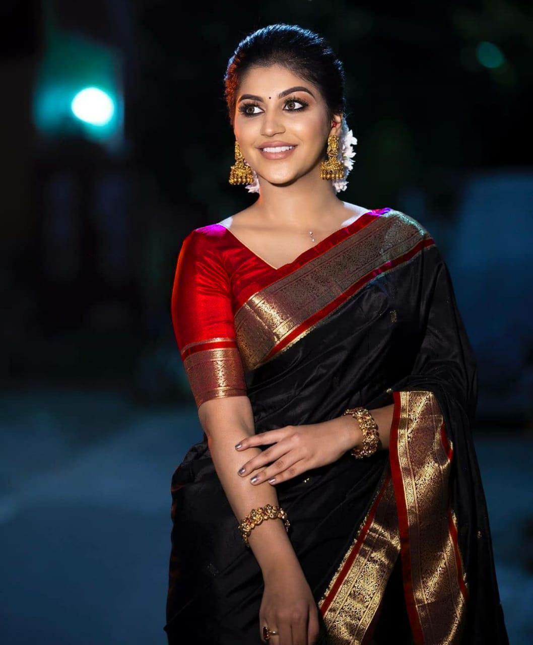 Surreptitious Black Soft Banarasi Silk Saree With Lovely Blouse Piece KP