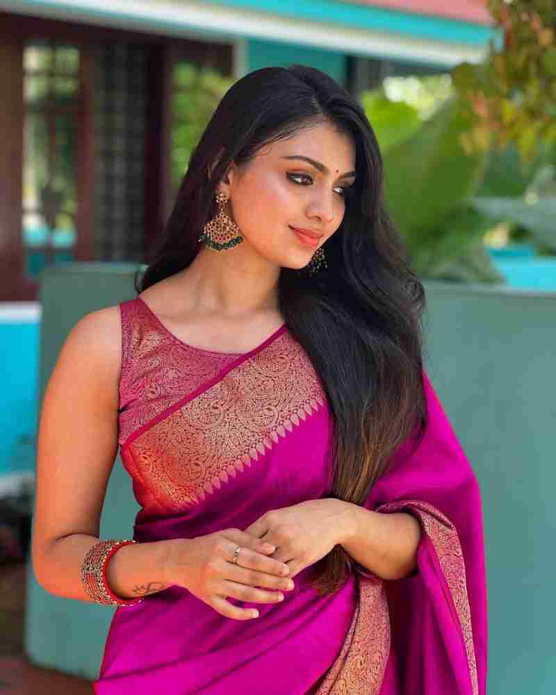 Amazing Dark Pink Soft Silk Saree With Hypnotic Blouse Piece Secondary image