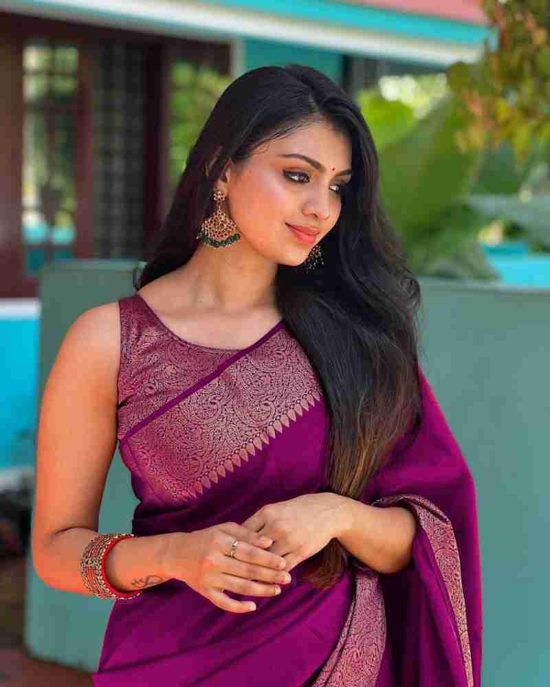 Adorning Purple Soft Silk Saree With Gratifying Blouse Piece Secondary image