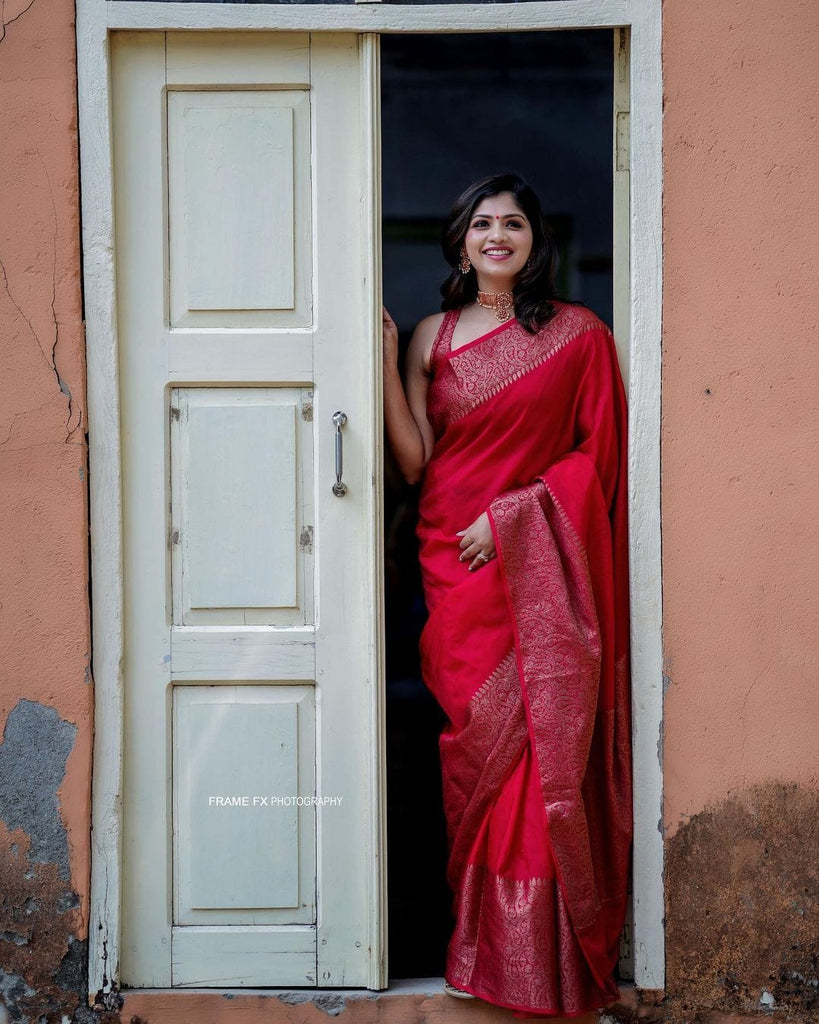 Adorning Red Soft Silk Saree With Unequalled Blouse Piece Shriji