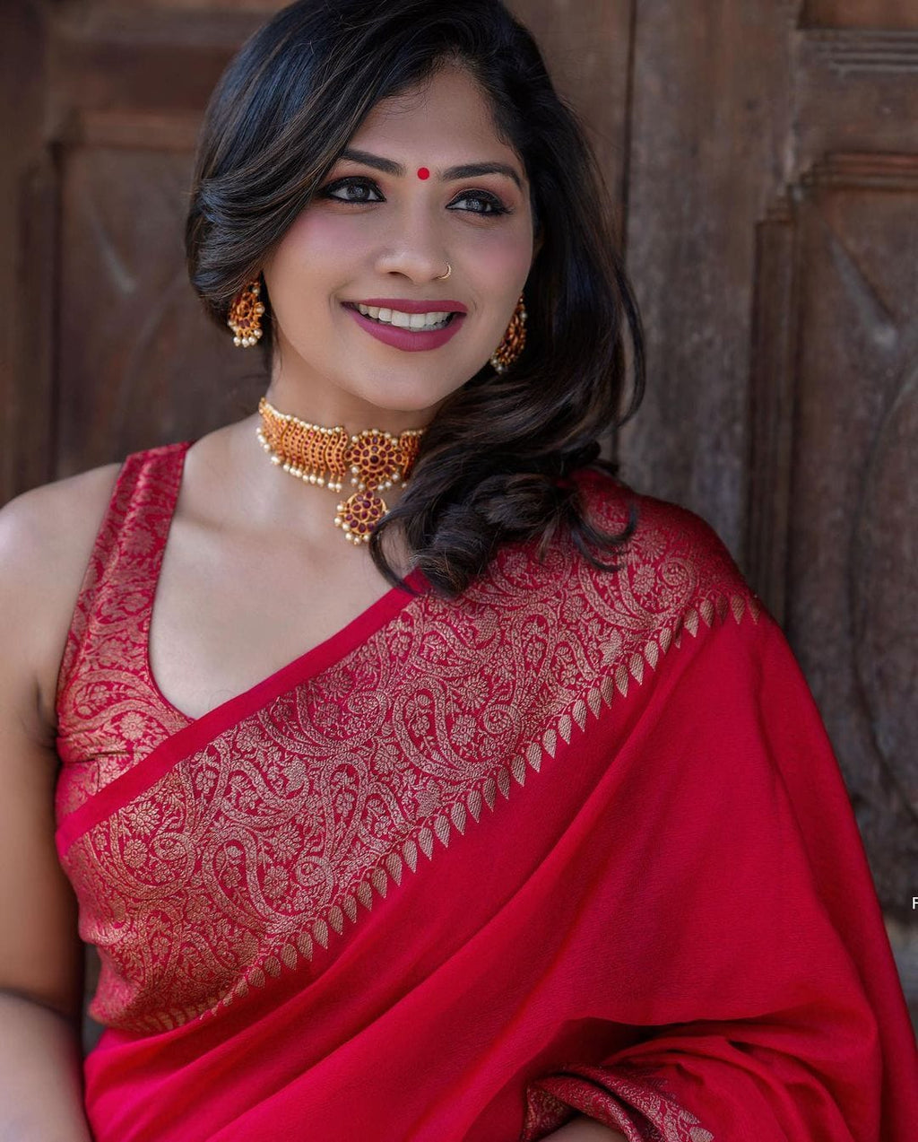 Adorning Red Soft Silk Saree With Unequalled Blouse Piece Shriji