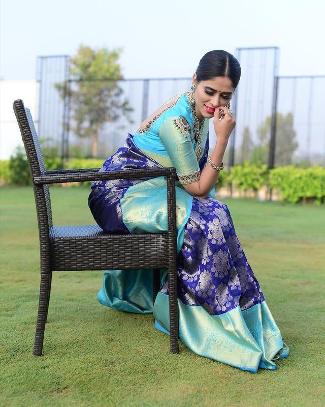 Extraordinary Blue Soft Banarsi Silk Saree With Glorious Blouse Piece KP