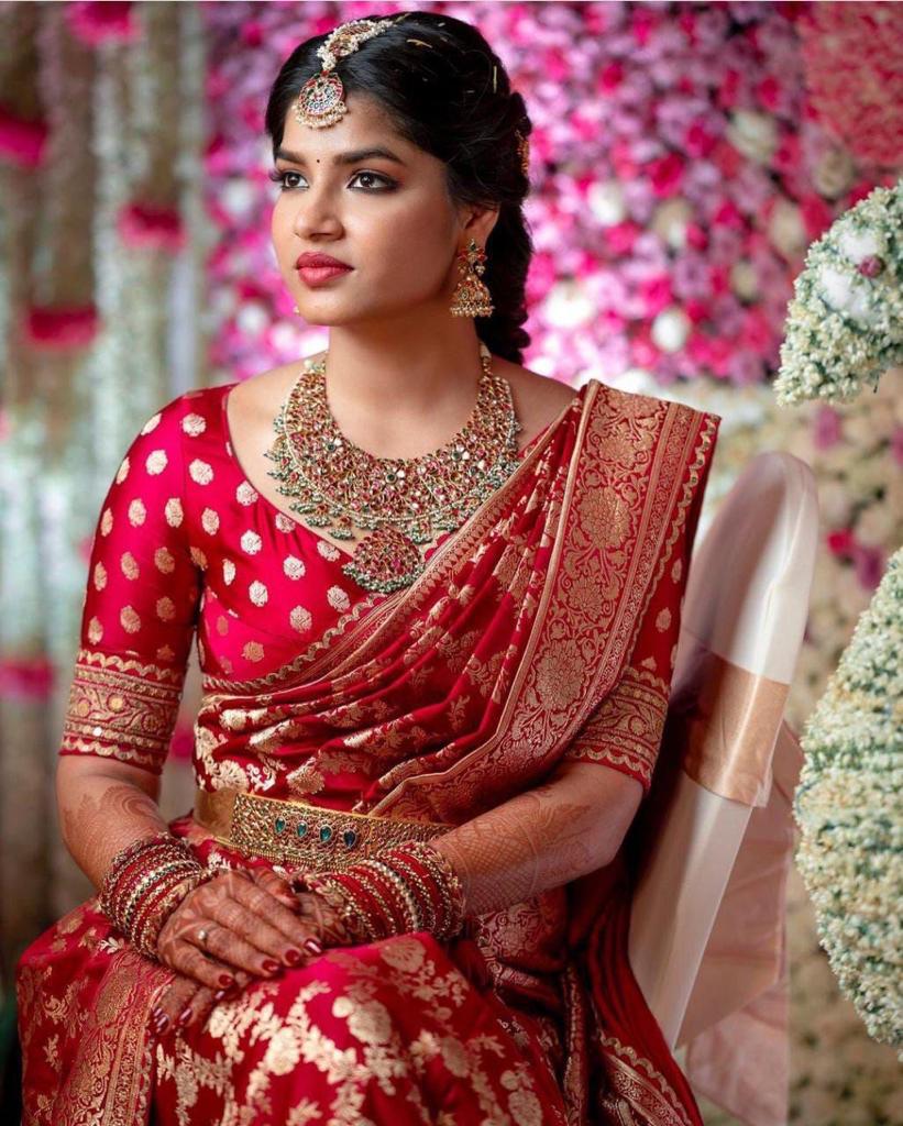 Divine Red Soft Banarasi Silk Saree With Angelic Blouse Piece KP