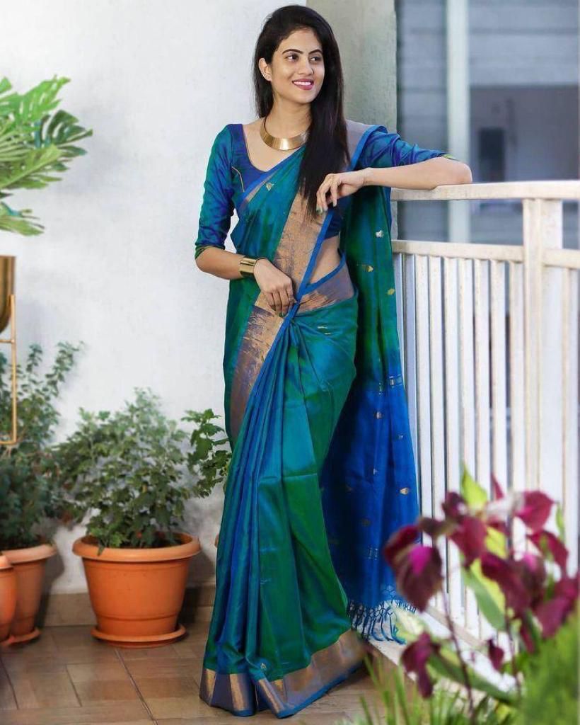 Imbrication Rama Soft Silk Saree With Artistic Blouse Piece