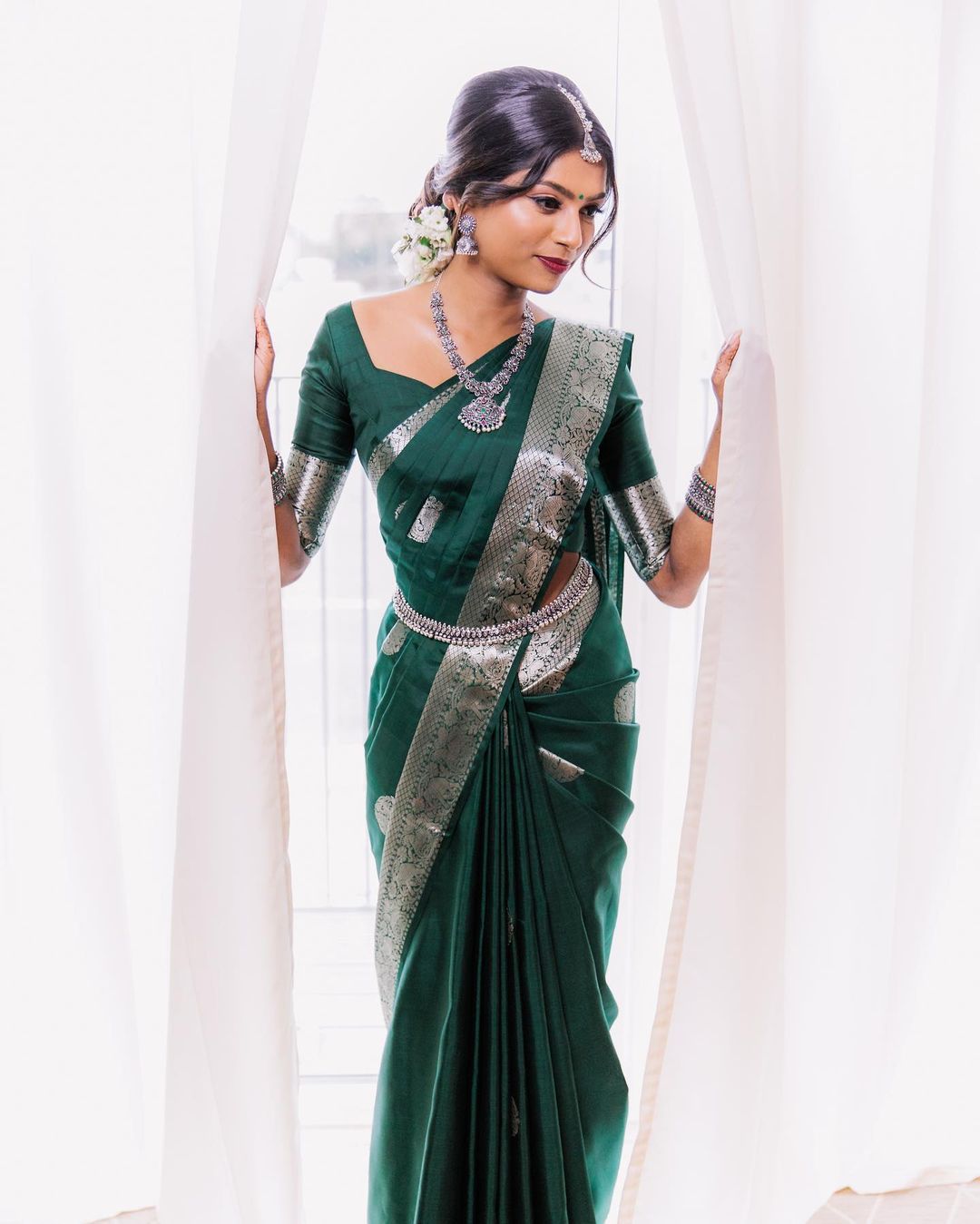 Sizzling Dark Green Soft Banarasi Silk Saree With Beautiful Blouse Piece KP