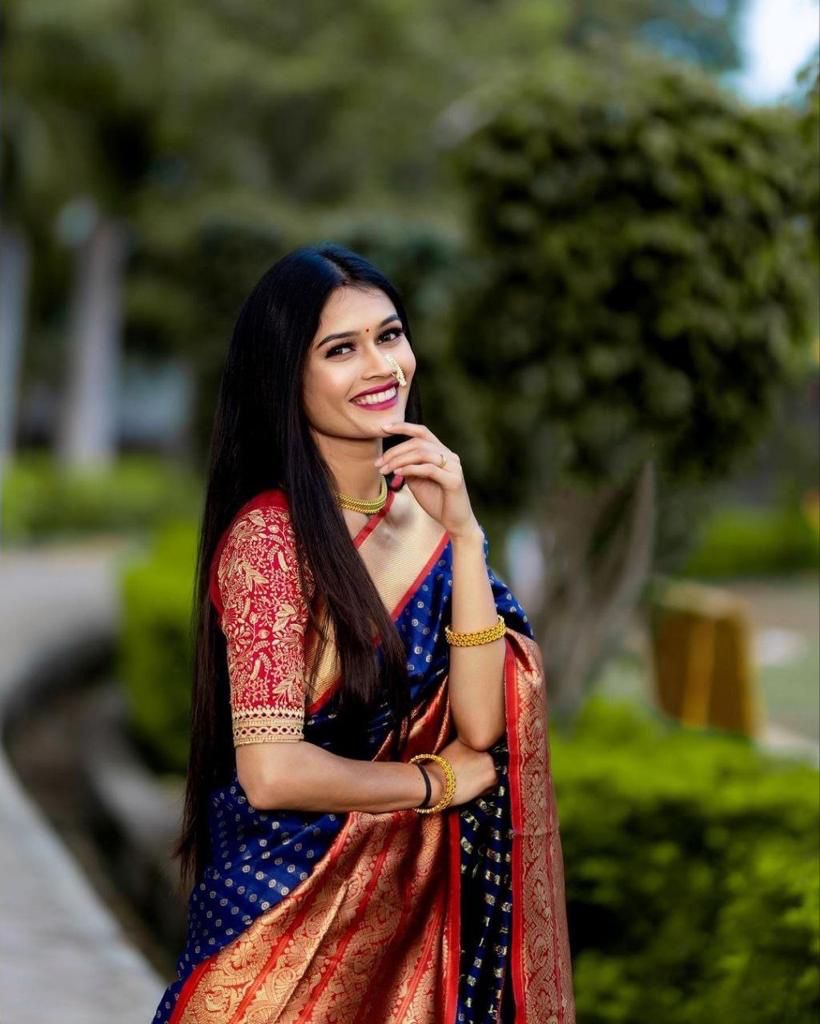 Charming Poses Of Eesha Rebba In Silk Saree