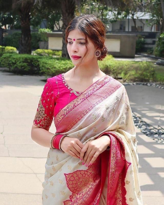 Artistic Beige Soft Silk Saree With Divine Blouse Piece KP