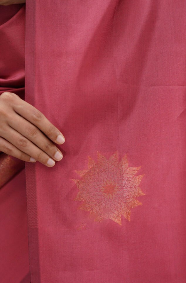 Mesmerising Pink Soft Silk Saree With Skinny Blouse Piece KP