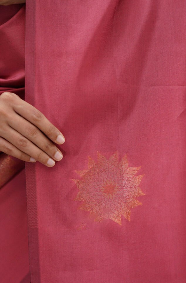 Mesmerising Pink Soft Silk Saree With Skinny Blouse Piece KP