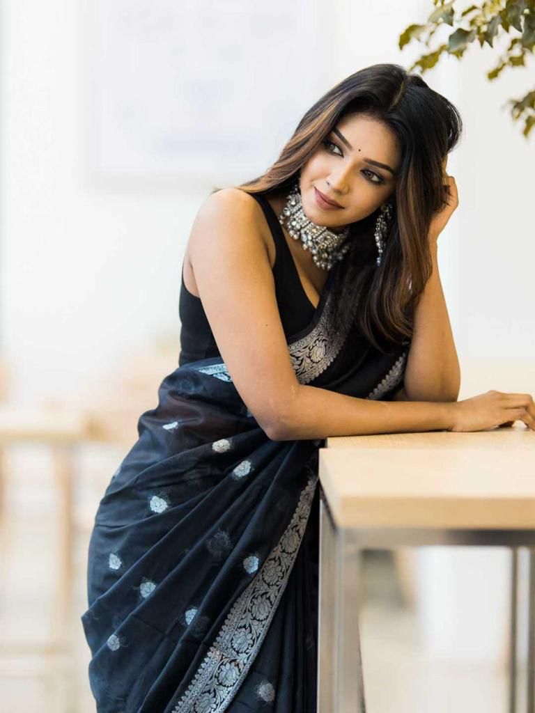 Arresting Black Soft Silk Saree With Artistic Blouse Piece KPR