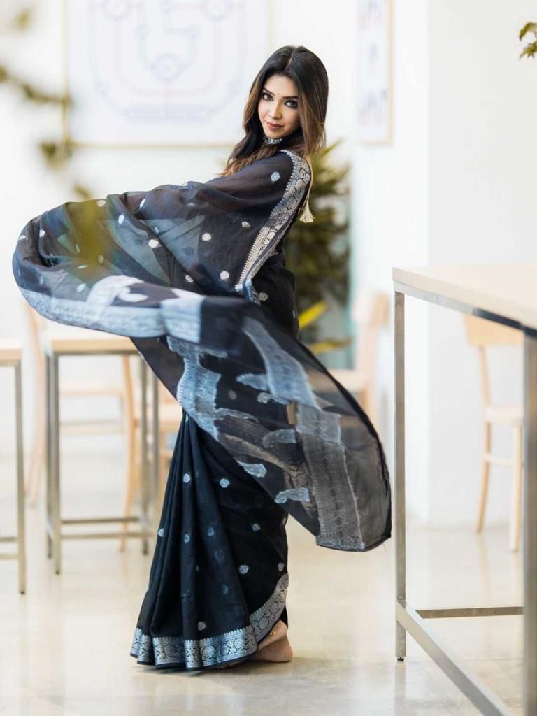 Arresting Black Soft Silk Saree With Artistic Blouse Piece Secondary image