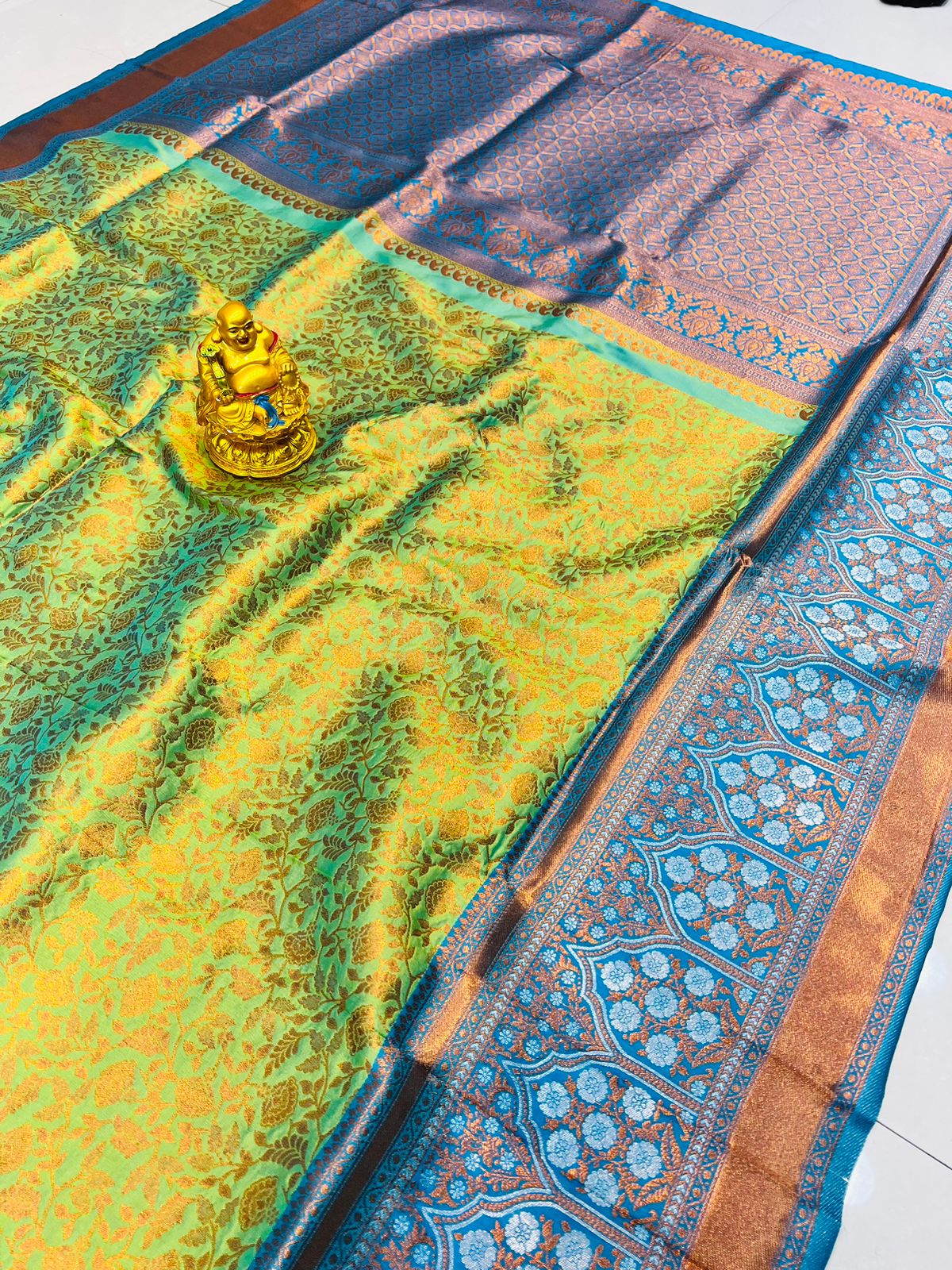Lovely Perrot Kanjivaram Silk Saree With Sumptuous Blouse Piece Policona-Kanjivaram Silk Main image