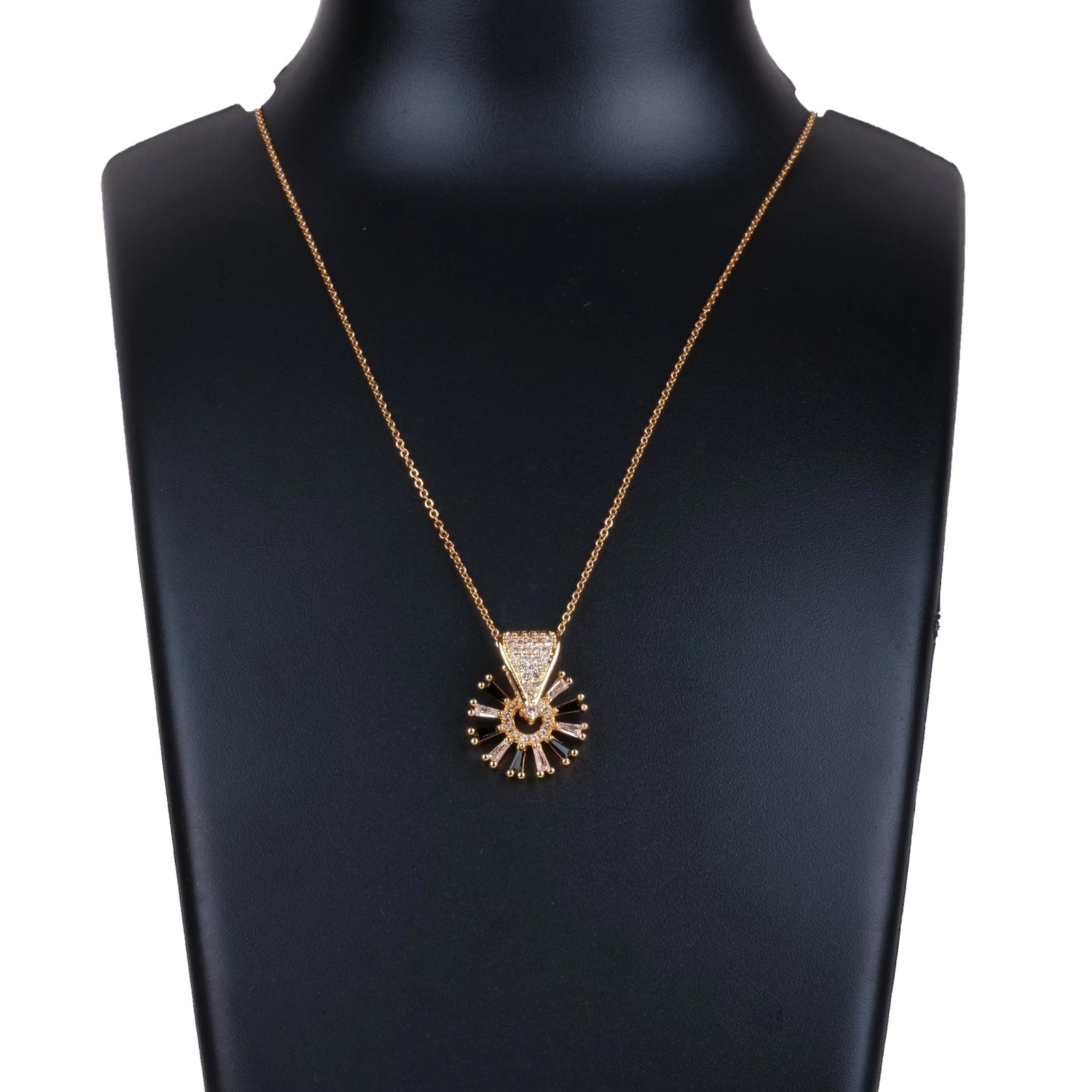 Round Shape Black&White Dimond Pendent Gold-plated Brass Pendant Set ClothsVilla