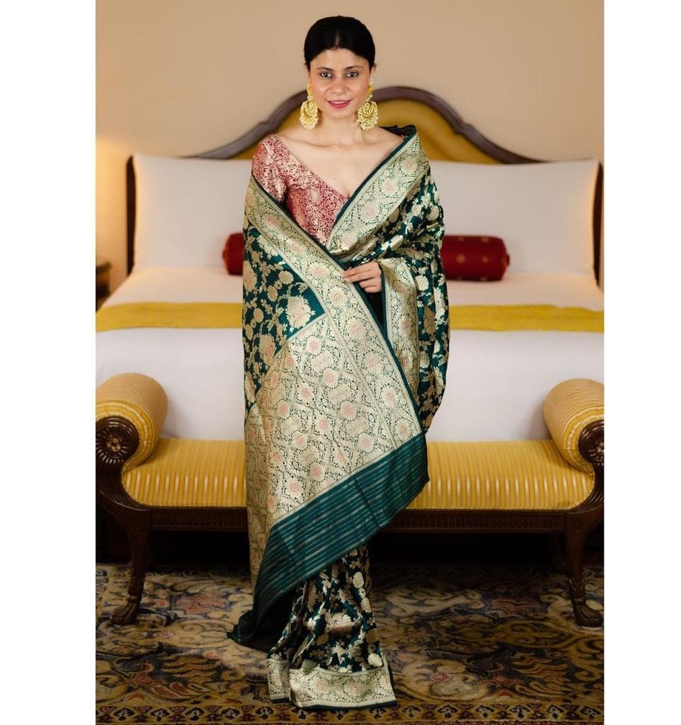 Inspiring Green Soft Banarasi Silk Saree With Classic Blouse Piece Shriji