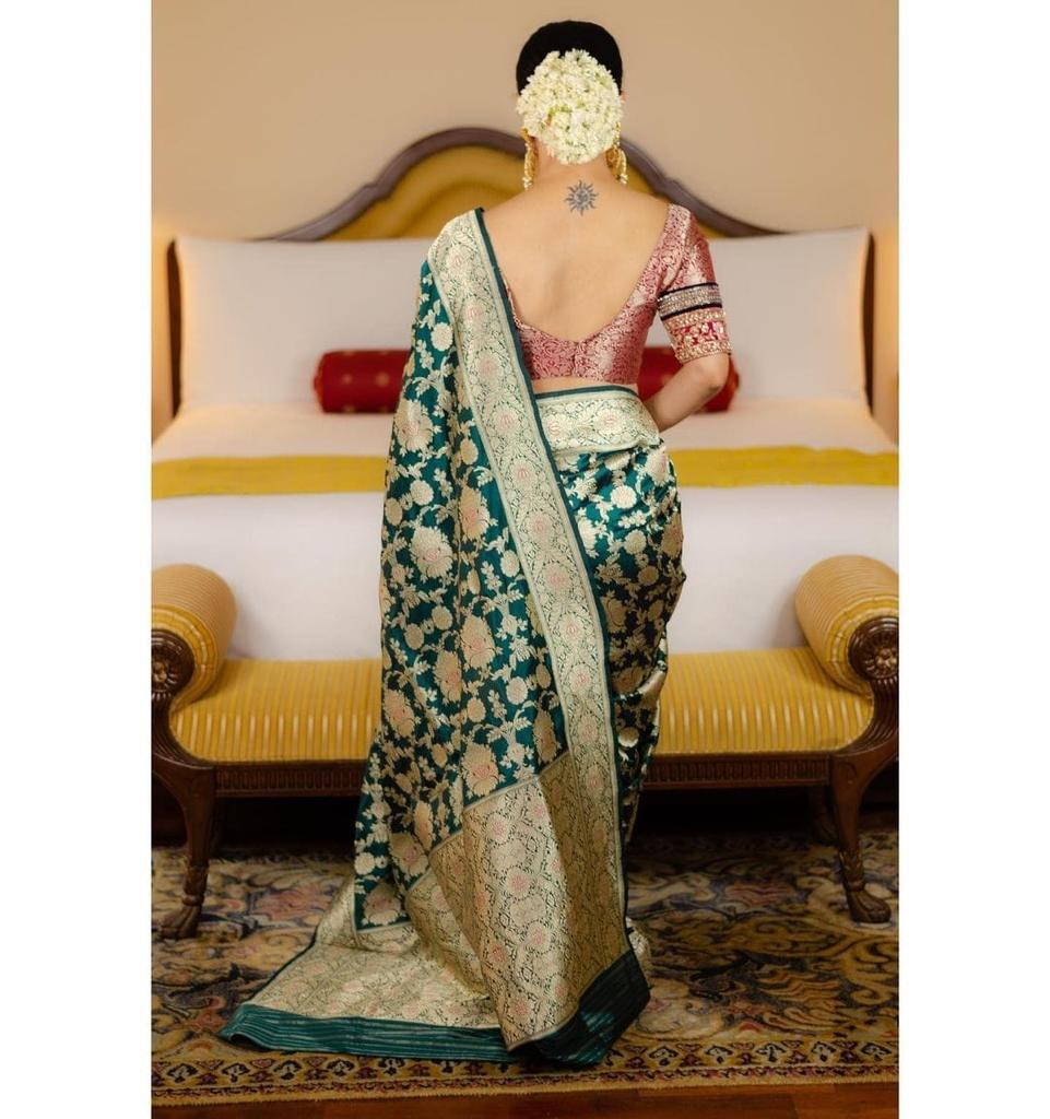 Inspiring Green Soft Banarasi Silk Saree With Classic Blouse Piece Shriji