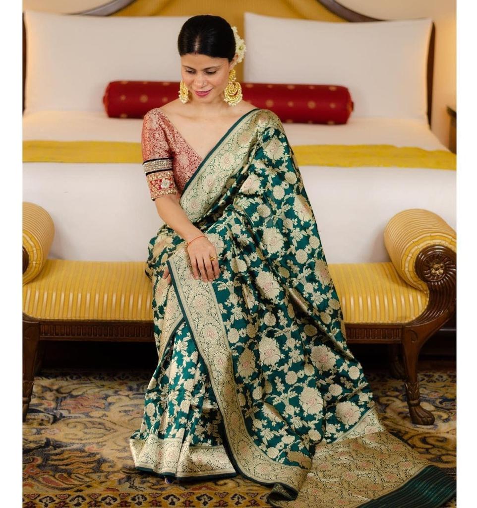 Inspiring Green Soft Banarasi Silk Saree With Classic Blouse Piece Shriji