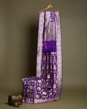 Load image into Gallery viewer, Prominent Purple Soft Banarasi Silk Saree With Pretty Blouse Piece Shriji