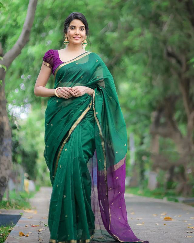 Gratifying Green Cotton Silk Saree With Flaunt Blouse Piece Shriji
