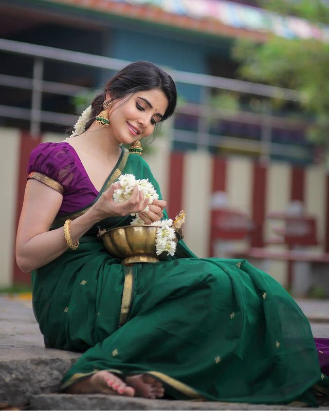 Gratifying Green Cotton Silk Saree With Flaunt Blouse Piece Shriji