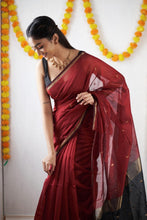 Load image into Gallery viewer, Engaging Red Cotton Silk Saree With Redolent Blouse Piece Shriji