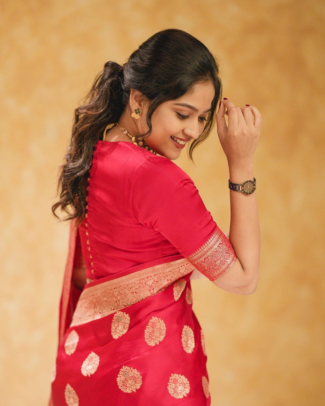 Engrossing Red Soft Silk Saree With Classic Blouse Piece Shriji