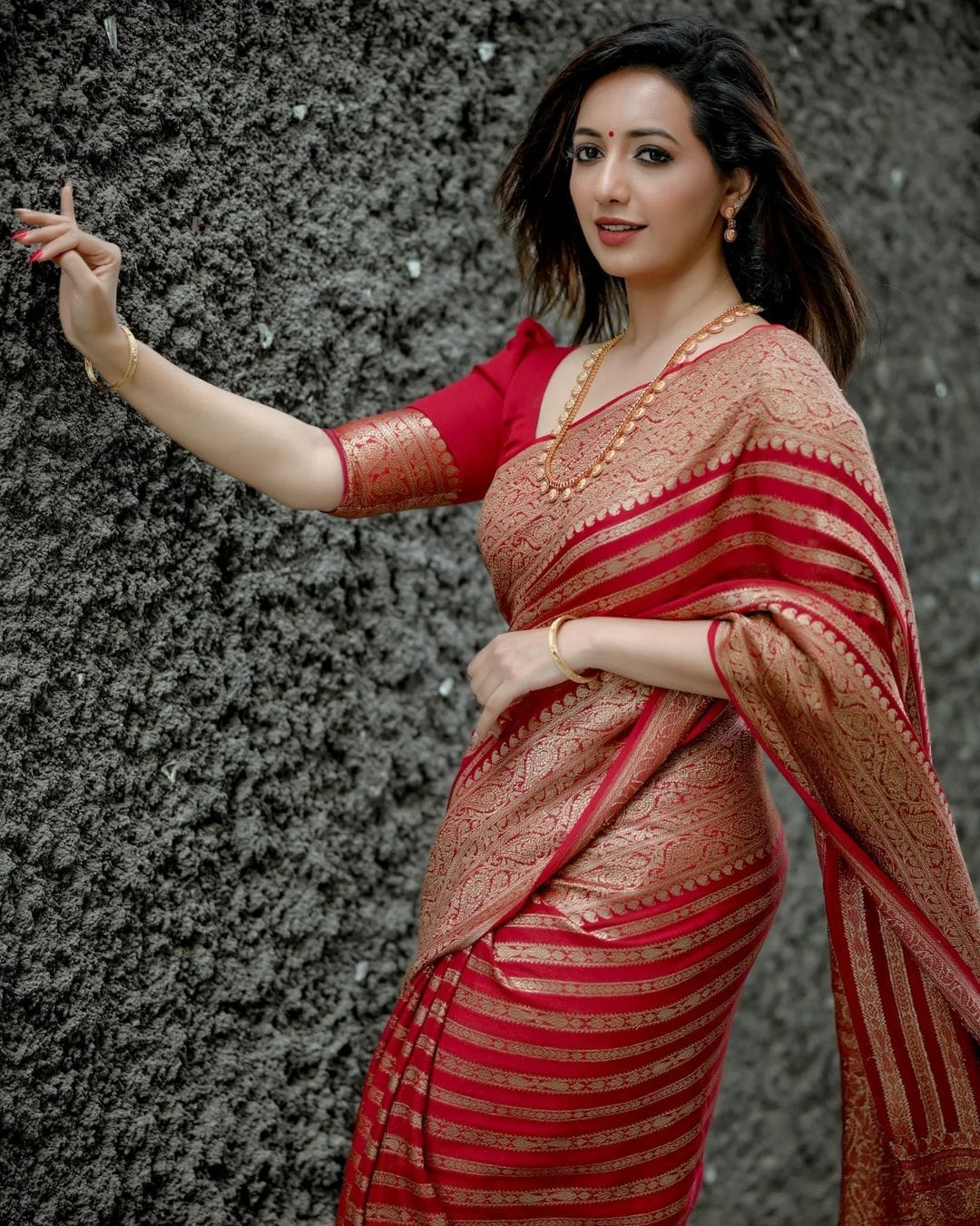 Intricate Red Soft Silk Saree With Capricious Blouse Piece Shriji