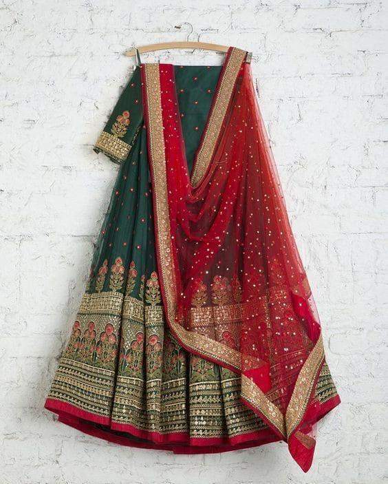 SwatiManish - SMF LEH 152 17 Was ₹ 82,000 Now ₹ 57,400 Deep green lehenga  and red dupatta with red threadwork blouse | Facebook