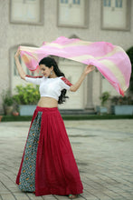 Load image into Gallery viewer, Wonderful Pink Lehenga Choli With Leheriya Print Dupatta