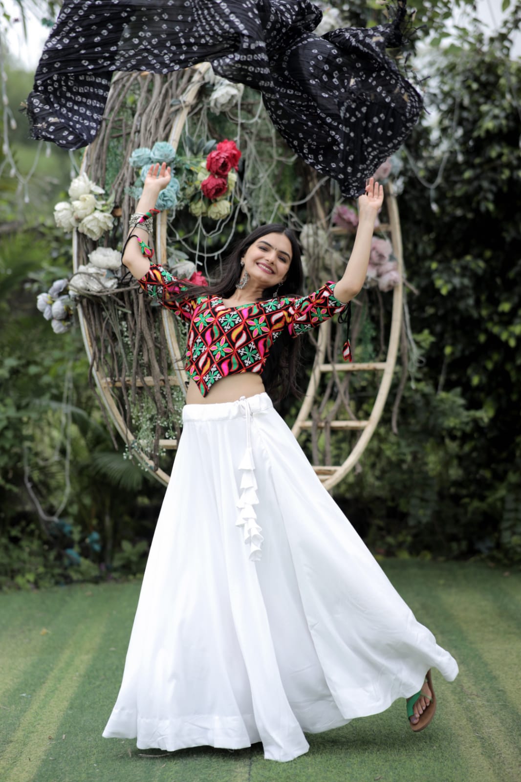 Plan White Lehenga With Beautiful Pattern Blouse Secondary image