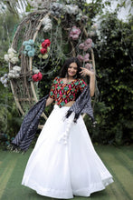 Load image into Gallery viewer, Plan White Lehenga With Beautiful Pattern Blouse