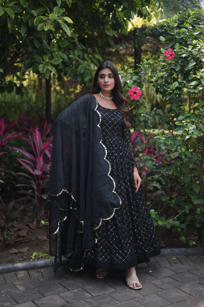 Black Color Multi-sequence Work Georgette Chex Gown