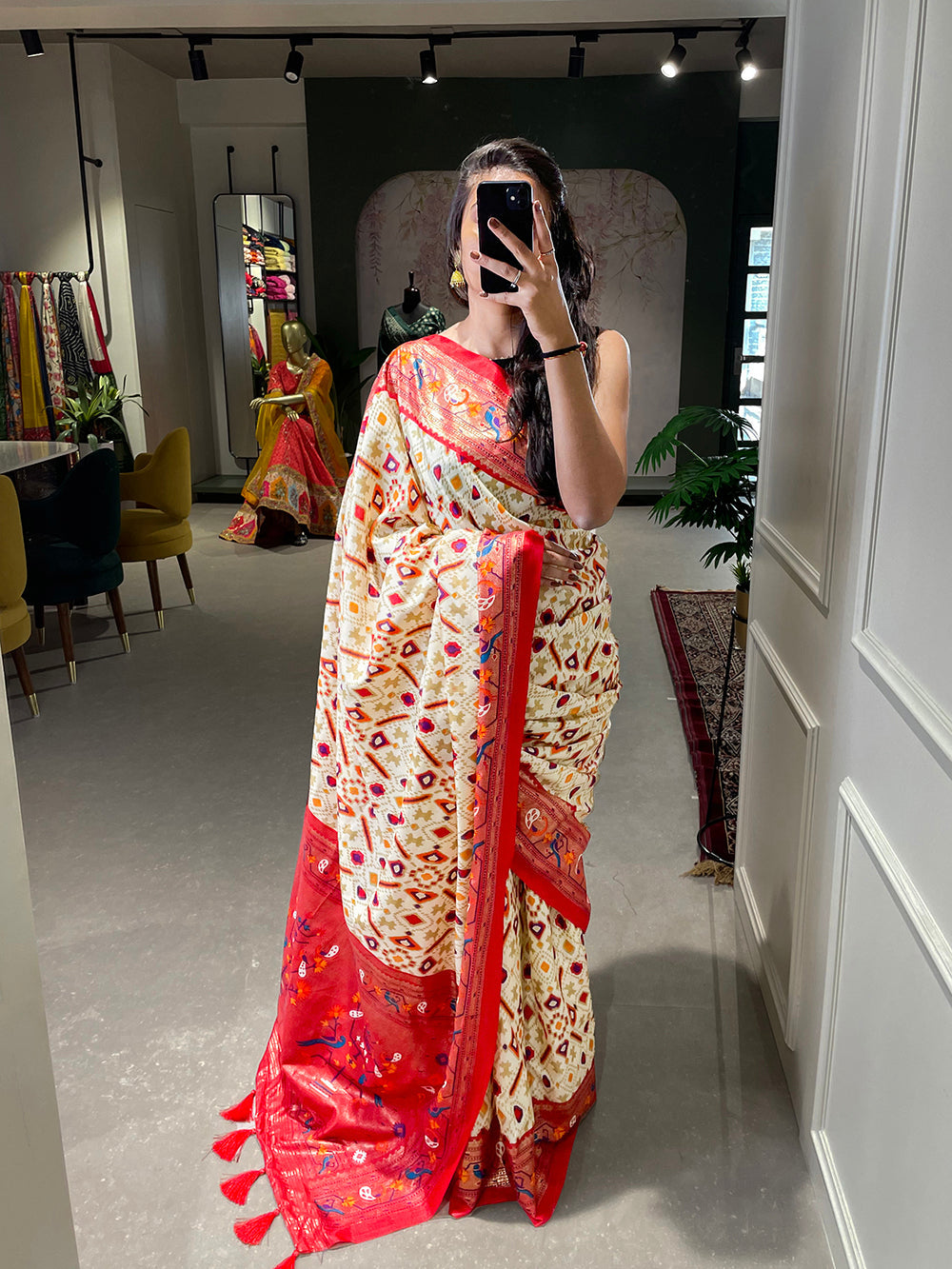 White Color Patola Paithani Printed with Foil Work Dola Silk Saree Secondary image