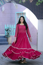 Load image into Gallery viewer, Parallel Line Design Pink Color Latest Gown