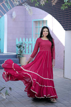 Load image into Gallery viewer, Parallel Line Design Pink Color Latest Gown