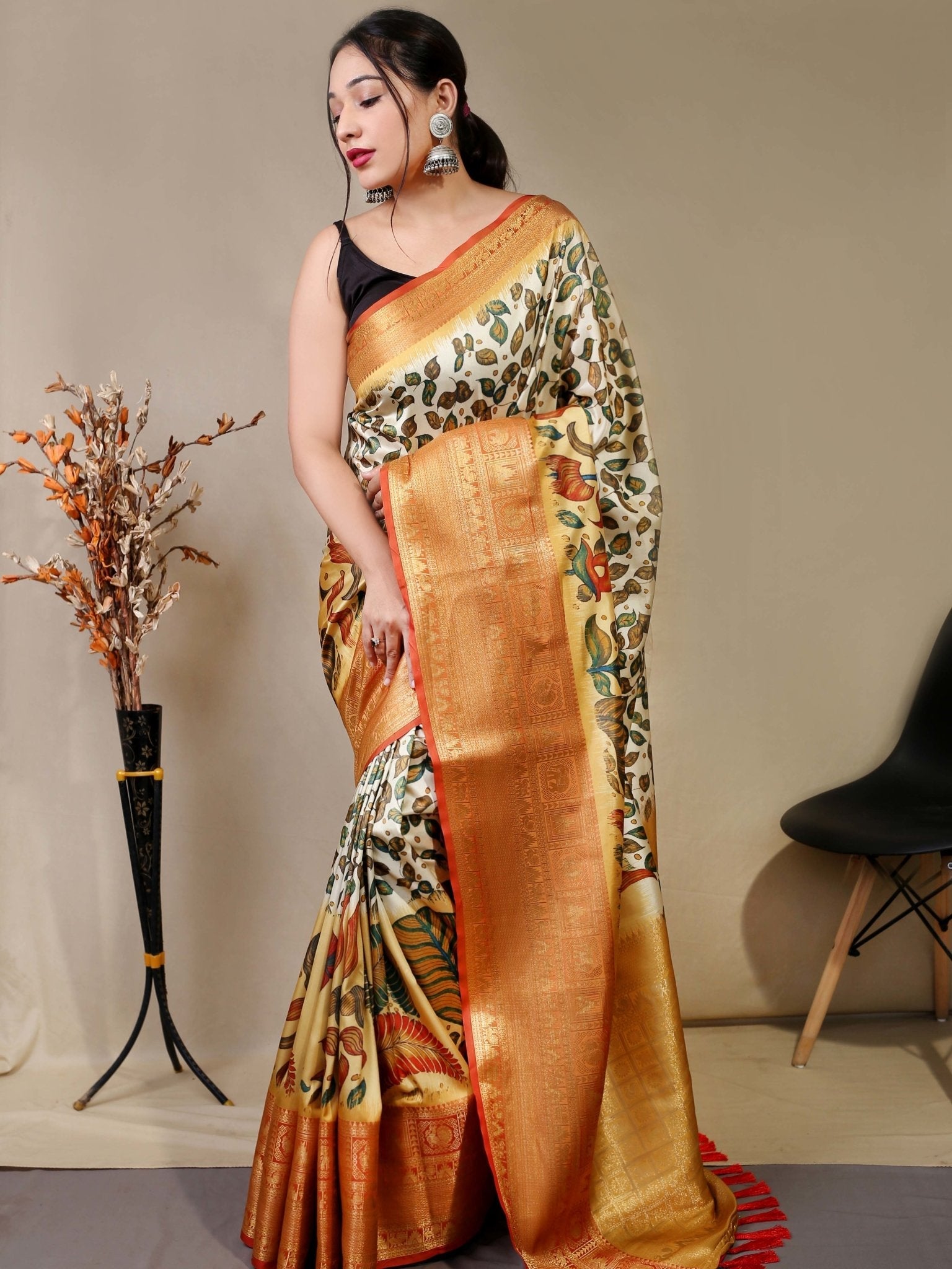 Gala Floral Kalamkari Printed Woven Saree Cloud White Clothsvilla Main image
