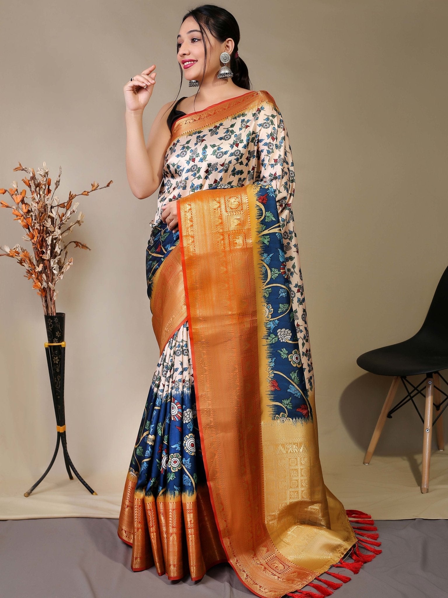 Gala Floral Kalamkari Printed Woven Saree White Cream Clothsvilla Main image