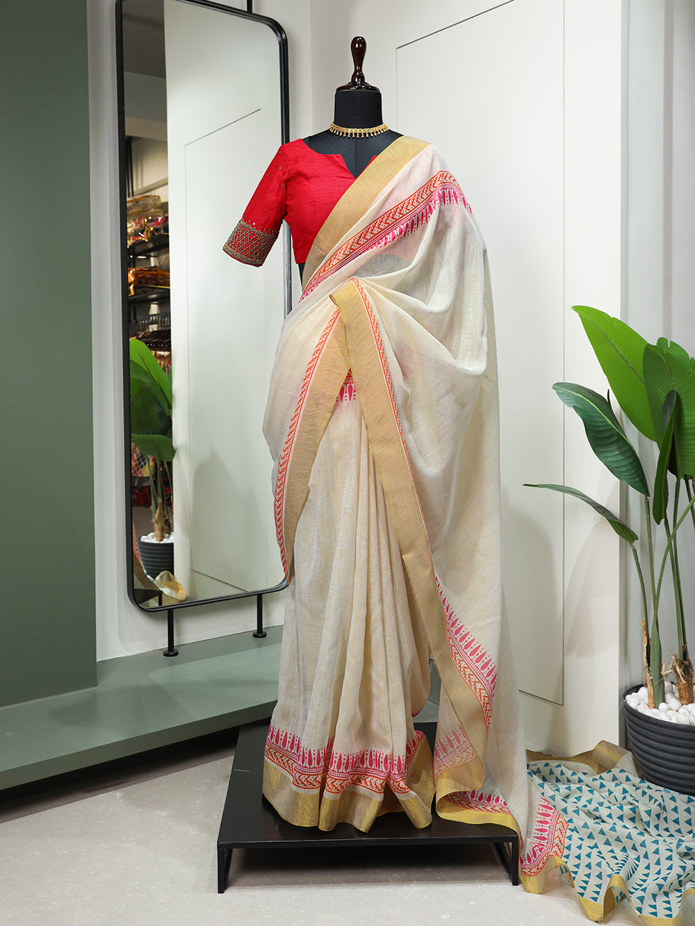 Triangle Design Printed Kasavu Zari Border Saree Clothsvilla